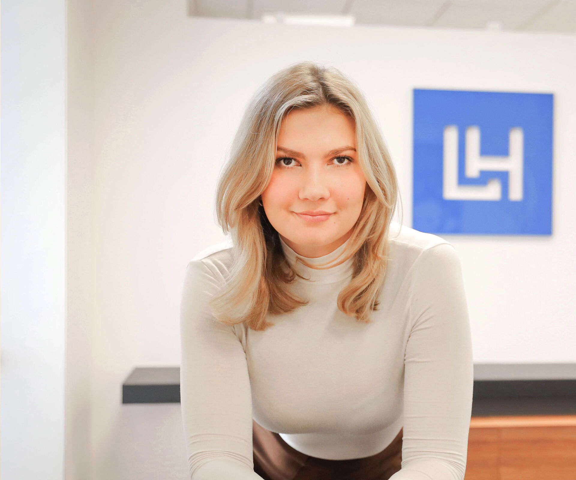 Andreea Laszlo Andreea Laszlo